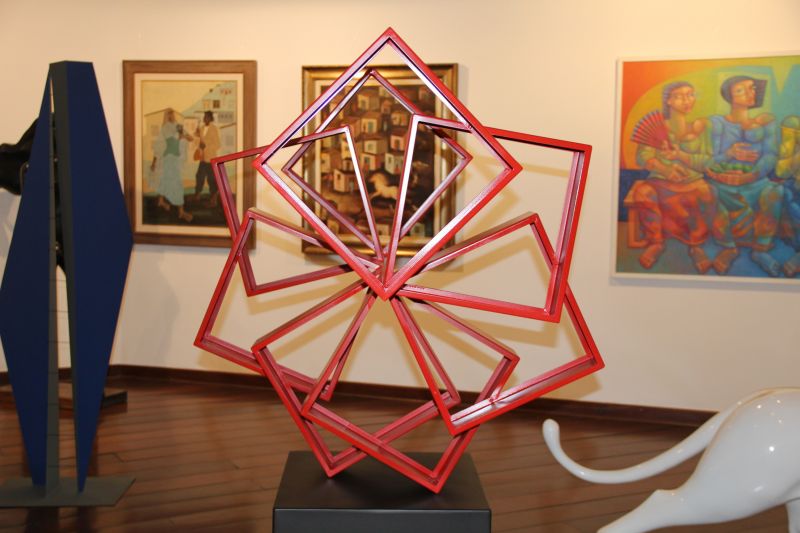 Nova srie de esculturas explora o geomtrico