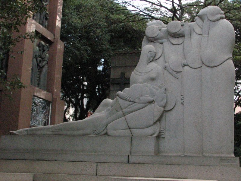 Cemitrios abrigam obras de arte do modernismo