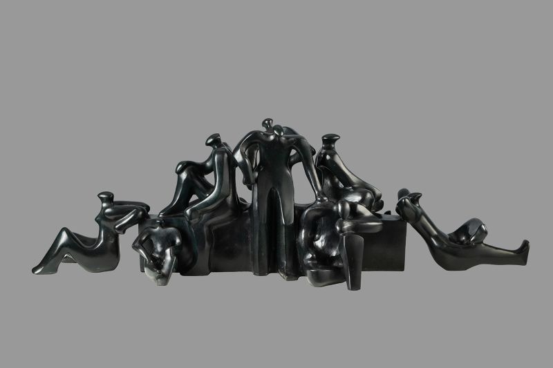 Versatilidade da escultura de Farr  explorada em mostra