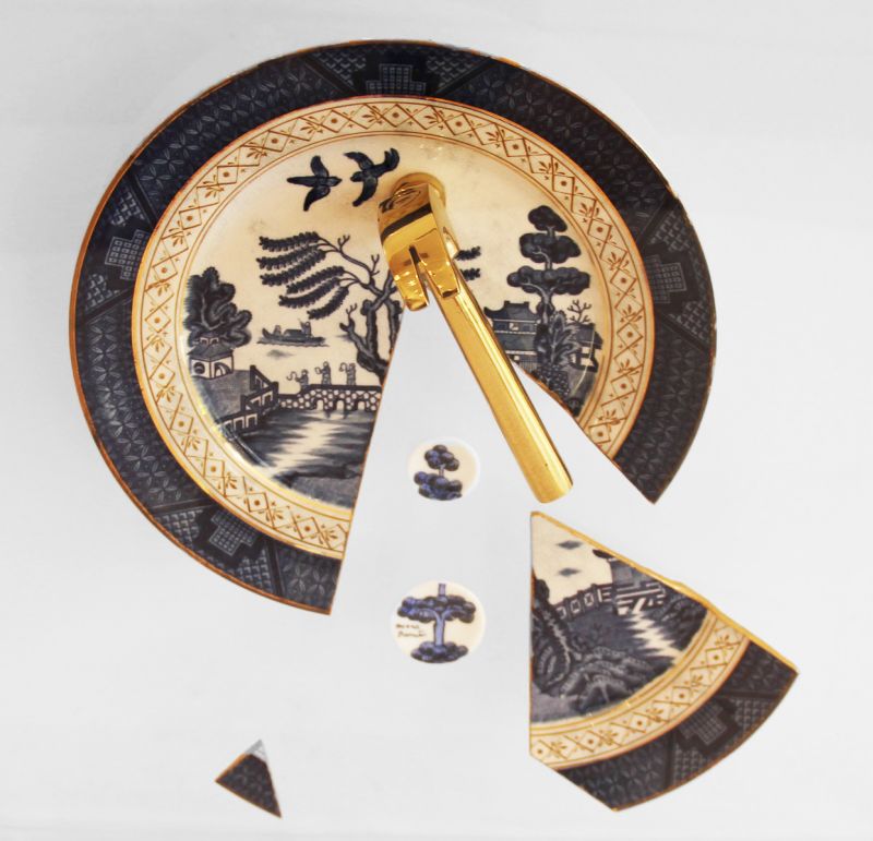 Snia Menna Barreto - Srie Broken Plate